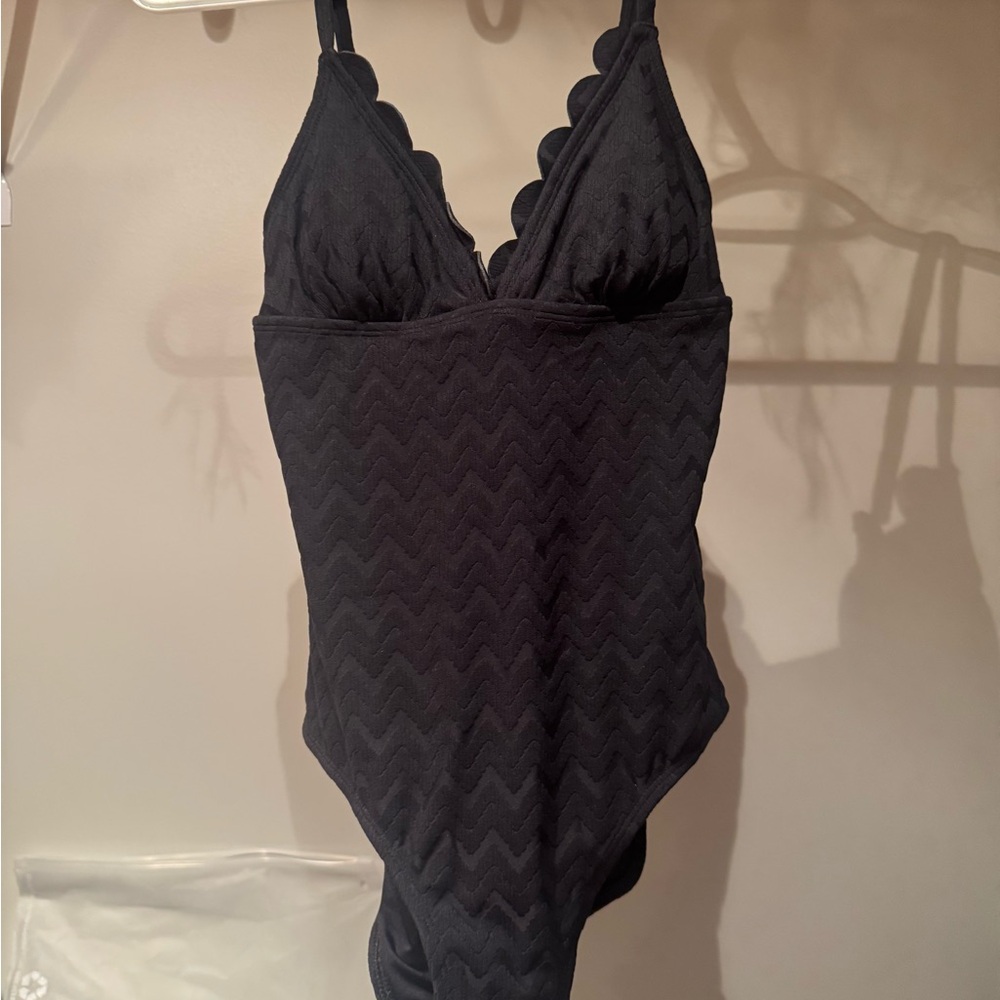 Cupshe Black Scalloped One Piece Swimsuit